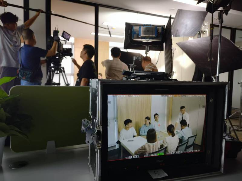 伊川县TVC拍摄公司：科技产品视觉化大师，诠释未来感与功能美学
